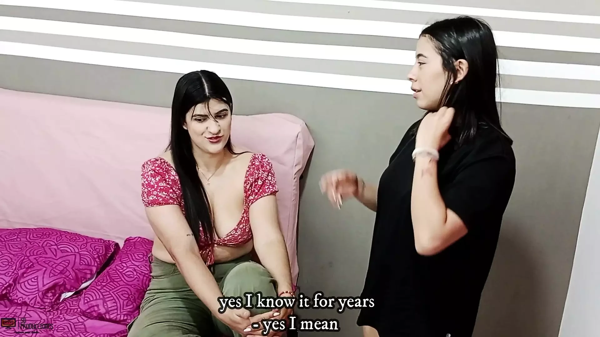 Stepmom and stepdaughter having amazing lesbian sex – Porn in Spanish