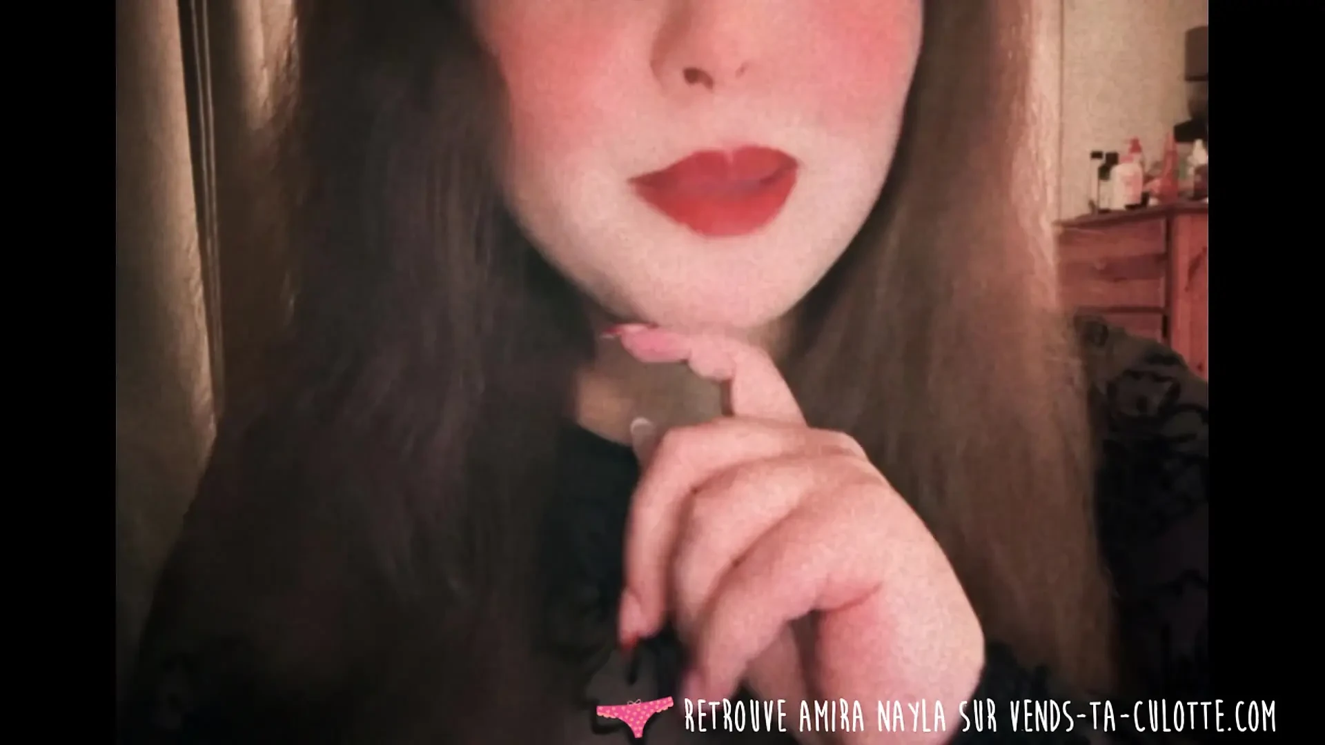 Vends-ta-culotte – A young North African girll gives you ten humiliating orders