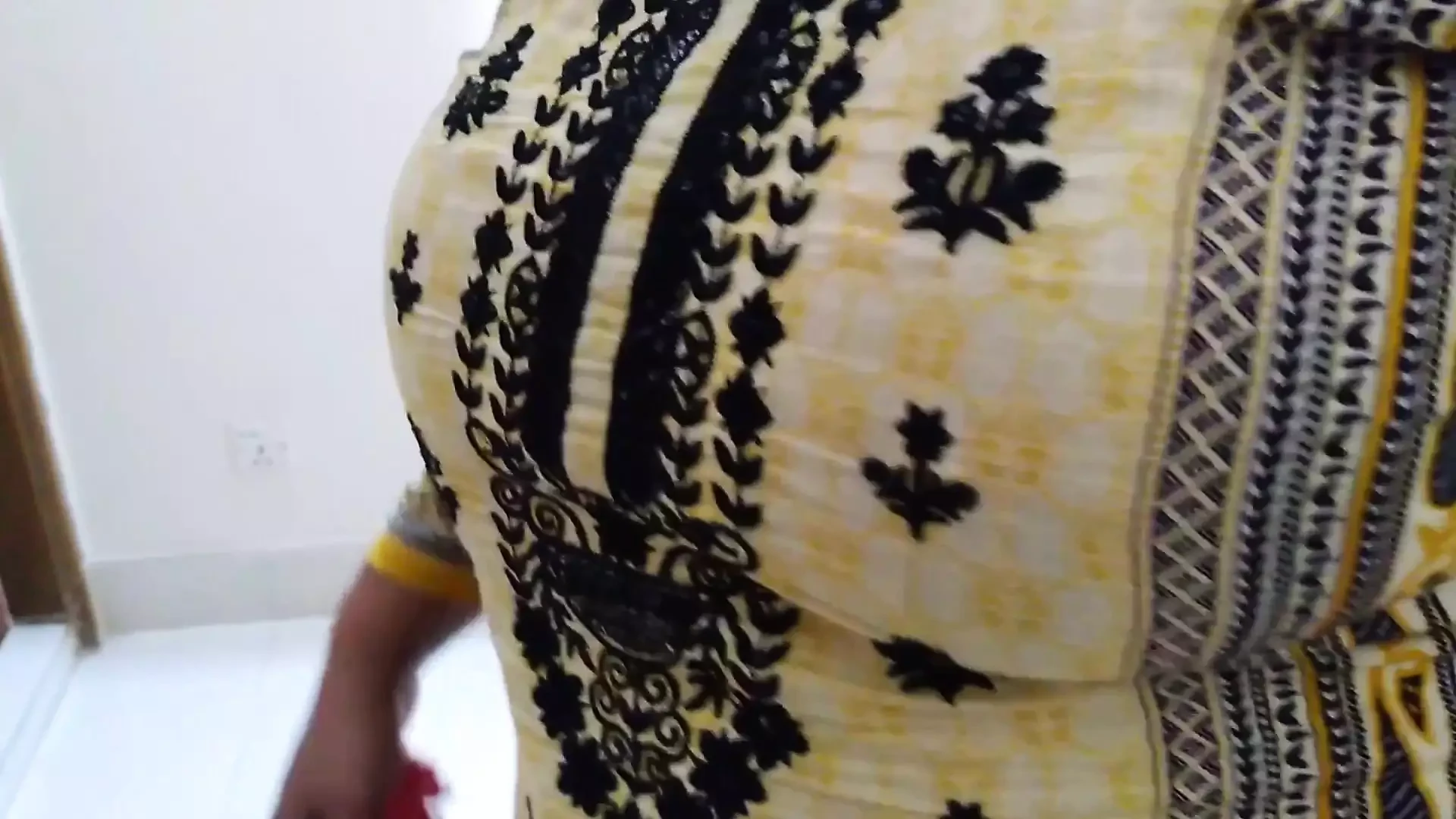 Office Boss Fuck A Arabian Muslim Maid When She Was Clean Office Room!