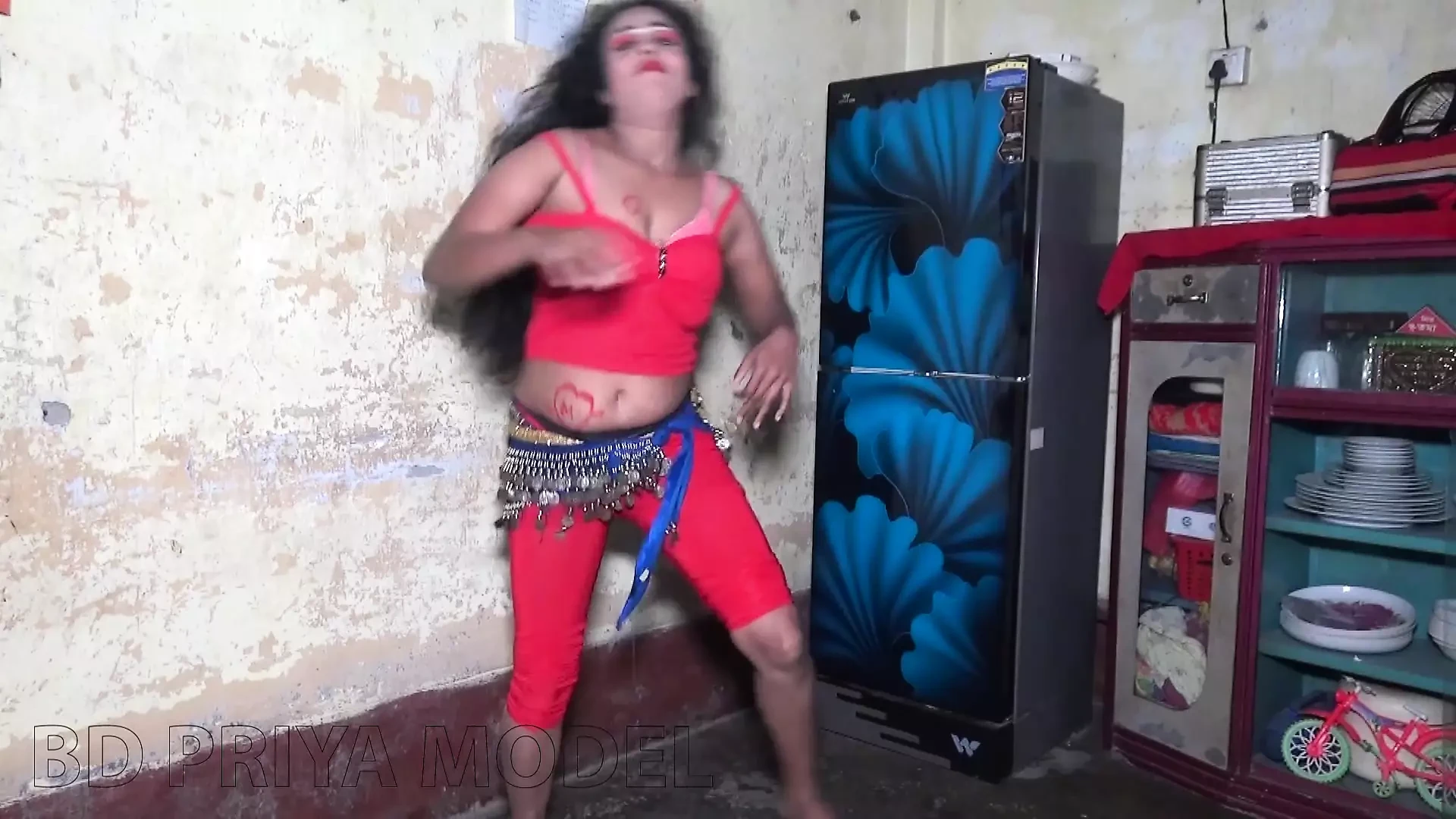 Bangladeshi Beautiful Girl hot Dance Performance in her room 2025