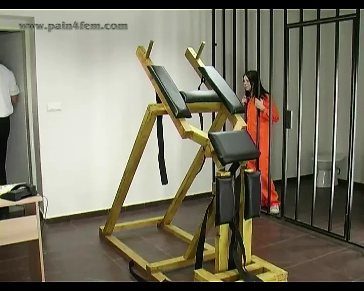 Katiegold Spanking Machine – Ass Whipping