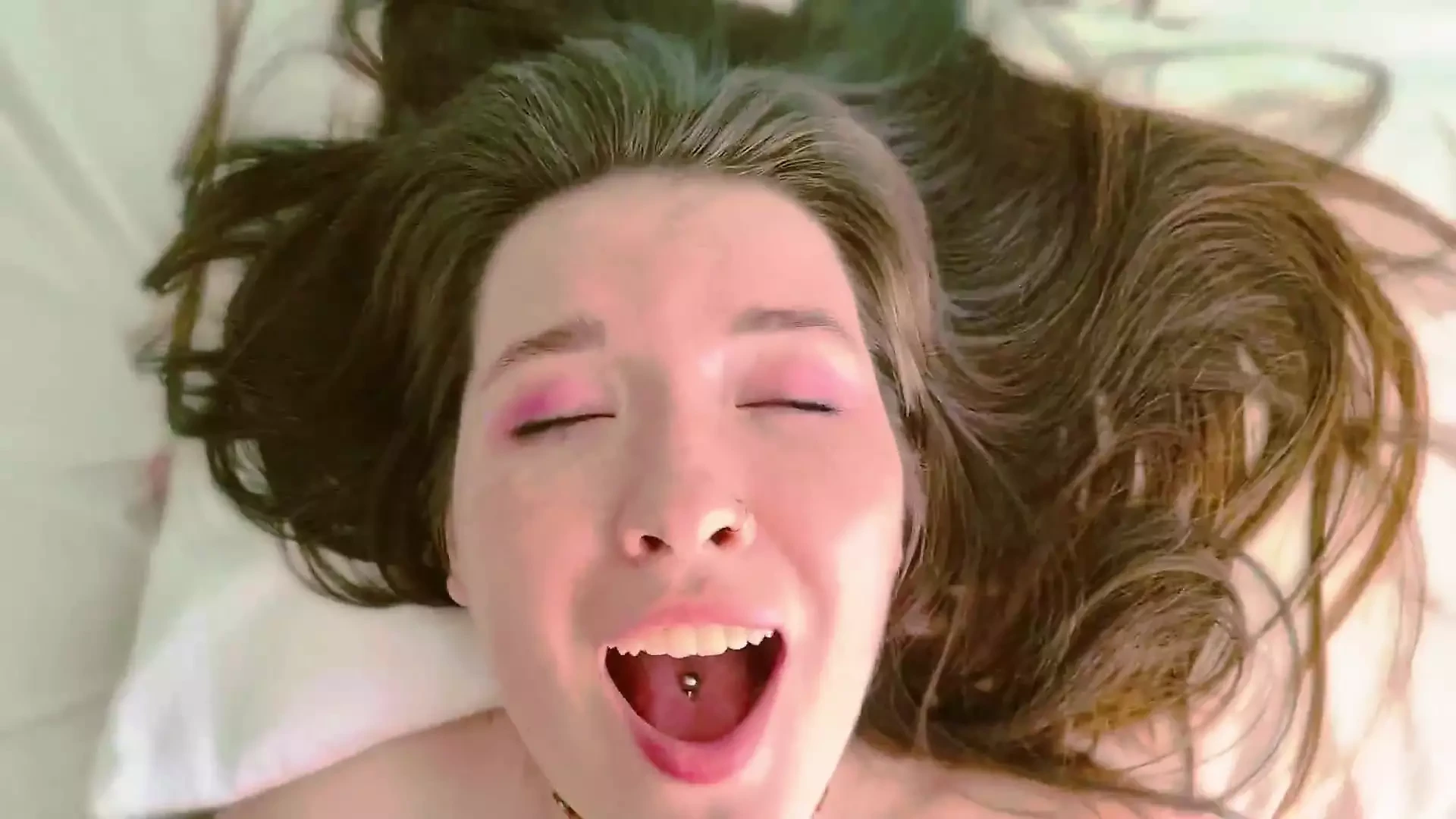 RED-HAIRED LUXURIOUS GIRL FUCKS HARD AND GIVES A DEEP BLOWJOB – CUM IN MOUTH. NEW BEST PORN MODEL. TRAVELING AROUND MEXICO