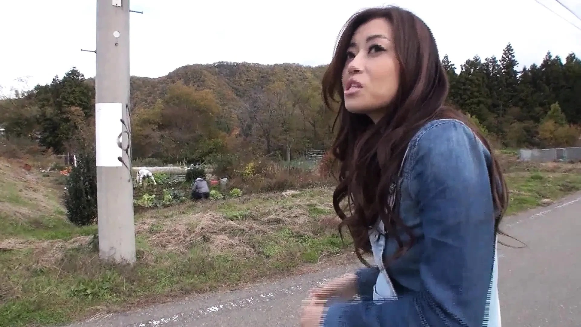 Japanese architect blows the tails of construction crew