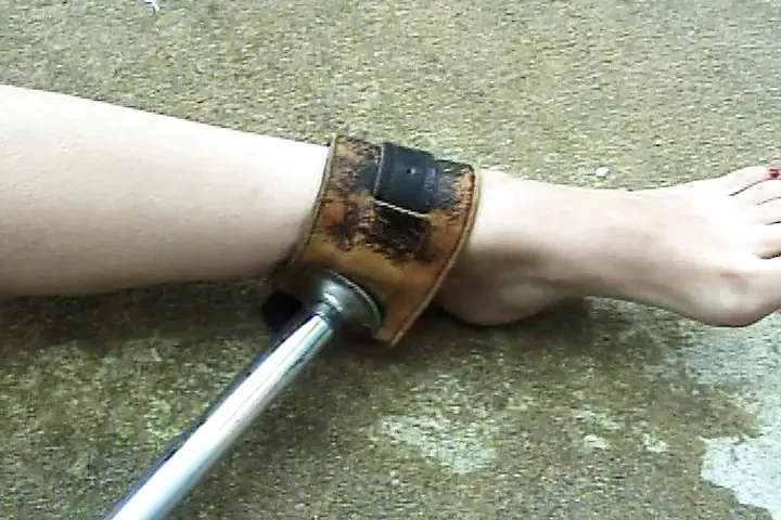 Fat Ass Brunette Gets Tied up and Her Pussy Lips in Hairpins