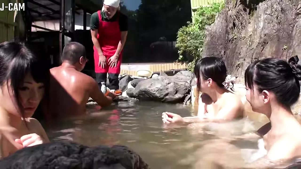 A Mixed-gender Outdoor Hot Spring, the Three Sisters, and Me. Part2