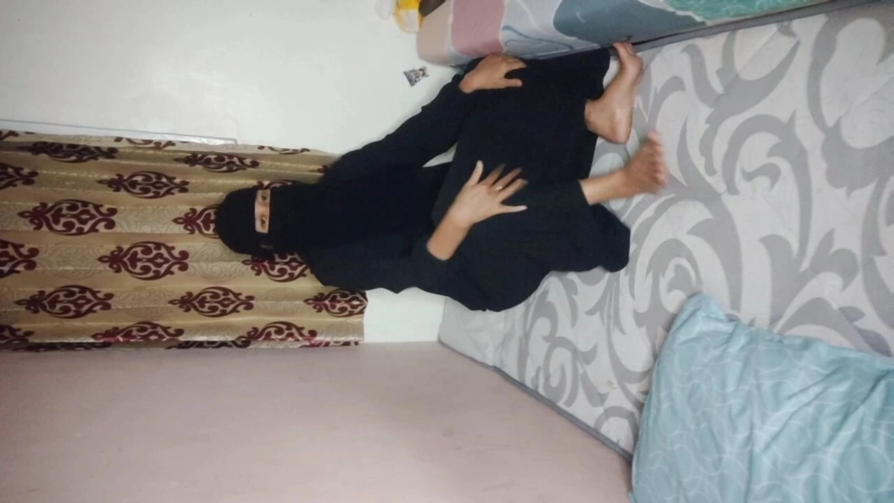 Hijab girls invited to ngentot boarding house neighbors