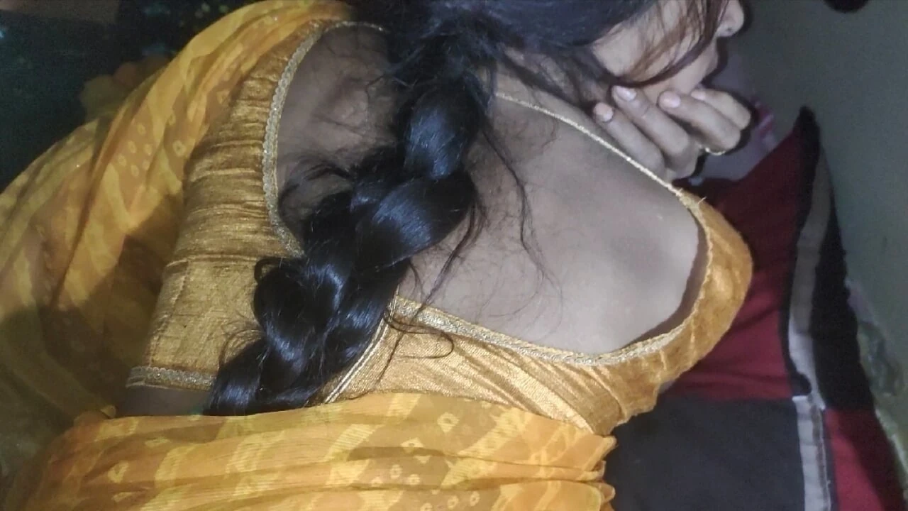 First fuck my cunt in doggy style and then try it in my ass . Desi hindi sex video