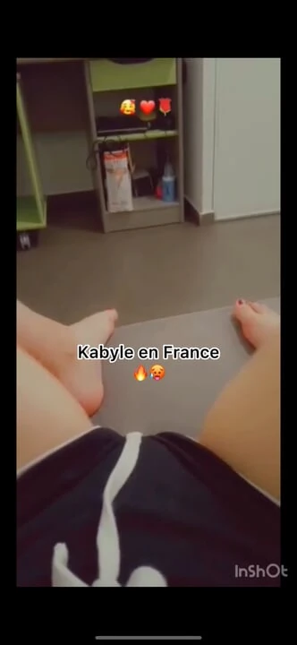 Pretty Kabyle with her pink masturbates solo