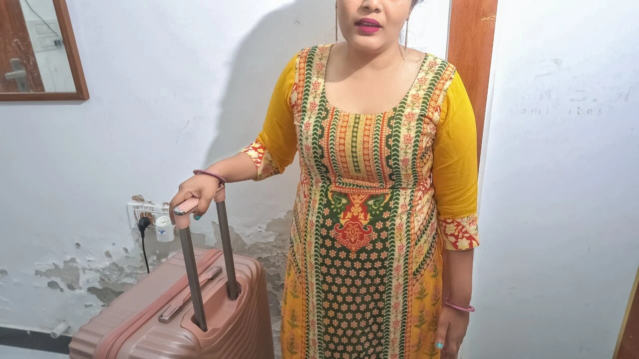 New Year Enjoy-Huge Ass Sister shared Room in OYO with her stepborther, She got hard fucked and Hot orgasm.