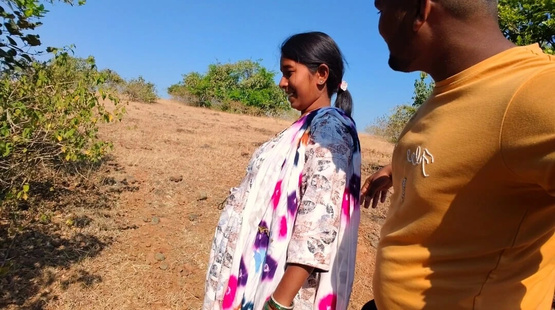 Indian desi bhabhi hot xxx – Both the boy and the girl are newly married and have come to visit the forest..