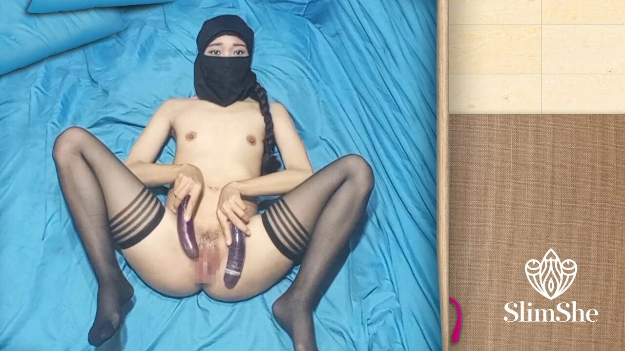 I play with 2 eggplant again, but now i’m asking a partner to play my anal.