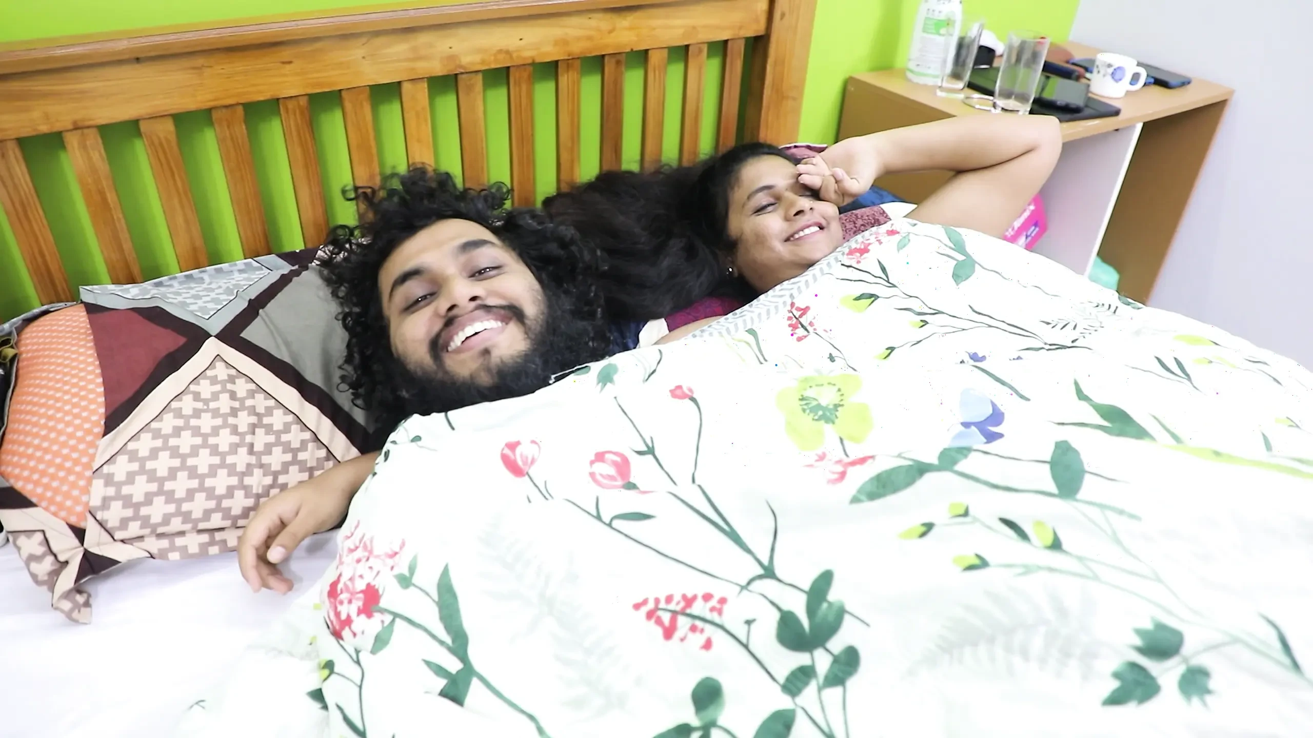 Cuckold husband sex with wife while his friend recording video