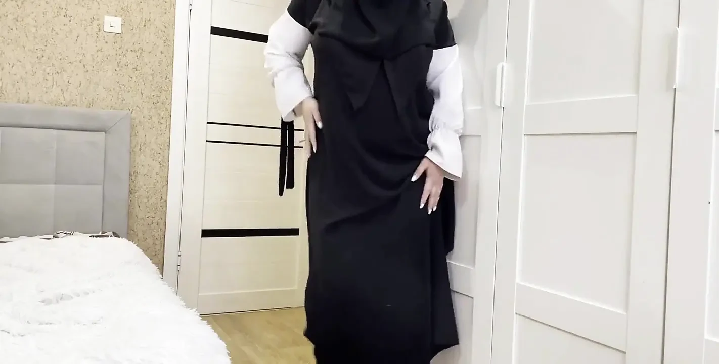 Hot Arab Stepmom in Stockings Gives JOI