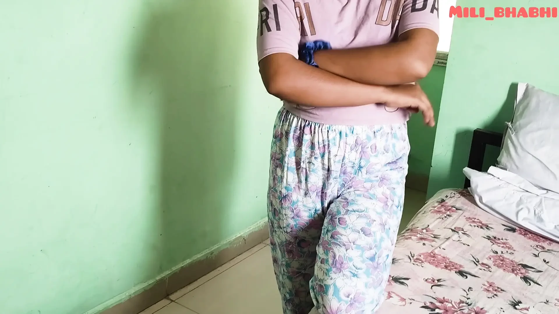 Indian Desi Beautiful GF tight pussy Hindi audio Sex MMS, 18+ Desi GF BF sex in OYO insta MMS Xxxx