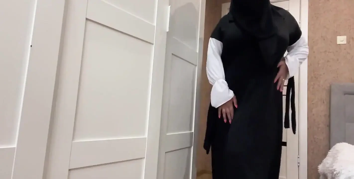 Friend’s Arab Wife with Big Tits Masturbates to Orgasm, Talking