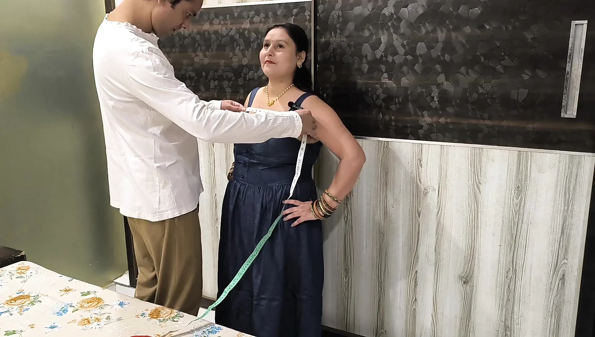 Puja Bhabhi Fuck with Tailor for Stitching a Dress Free of Cost