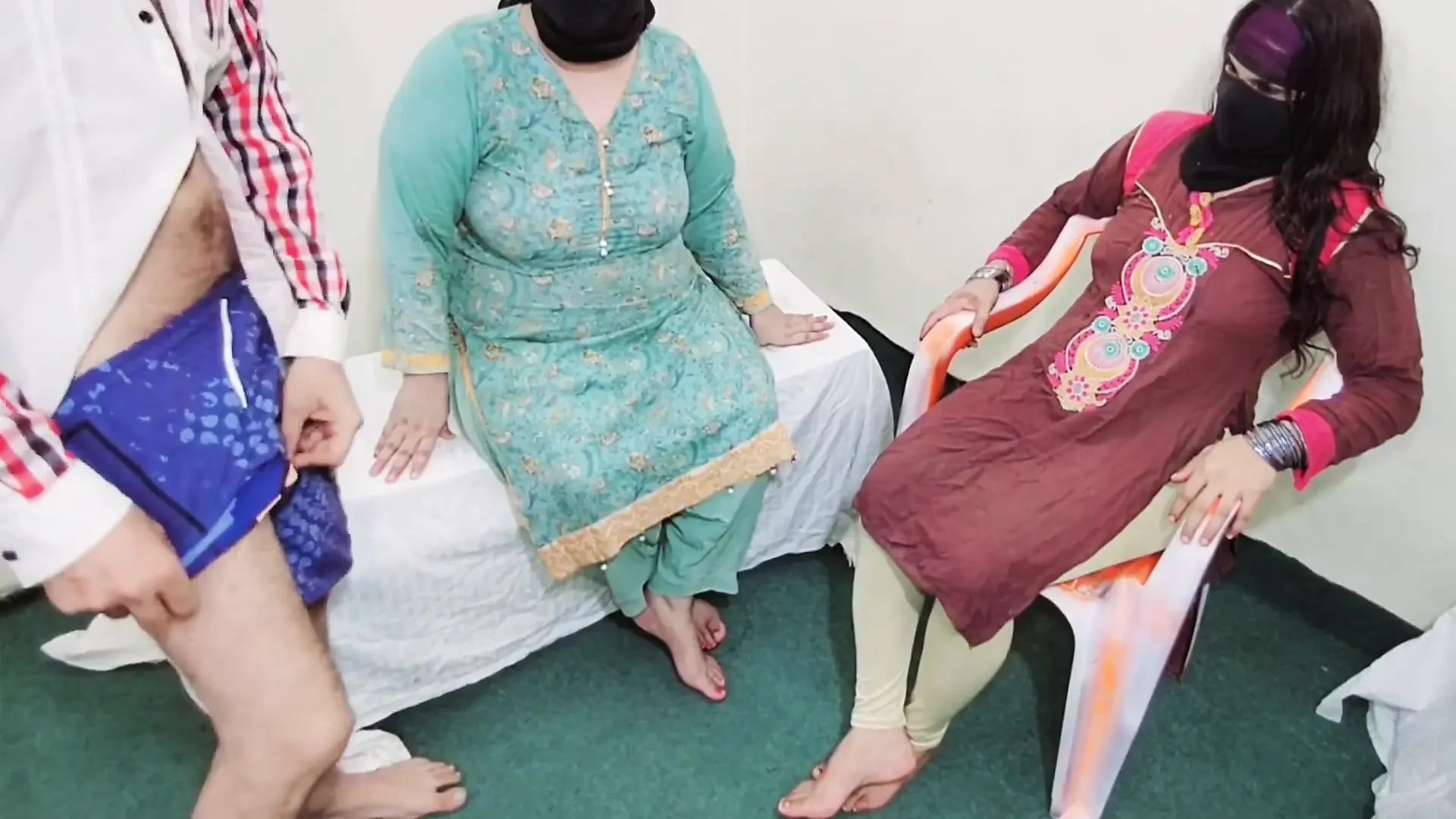 Awesome 3some Anal Fucking of 2 Indian Muslim Hot Bhabhi’s with Dever