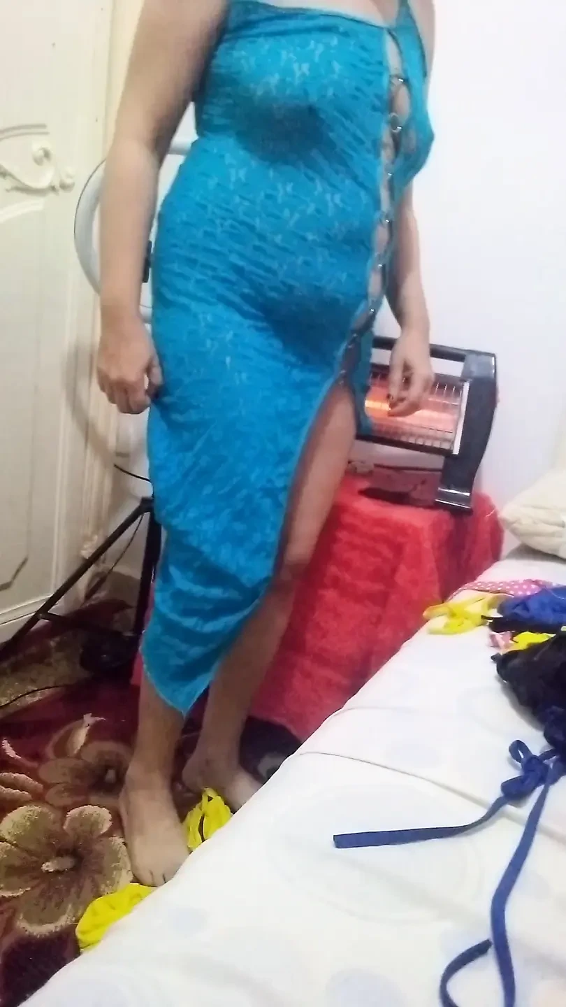 Her Husband’s Friend Wants to Enjoy Her