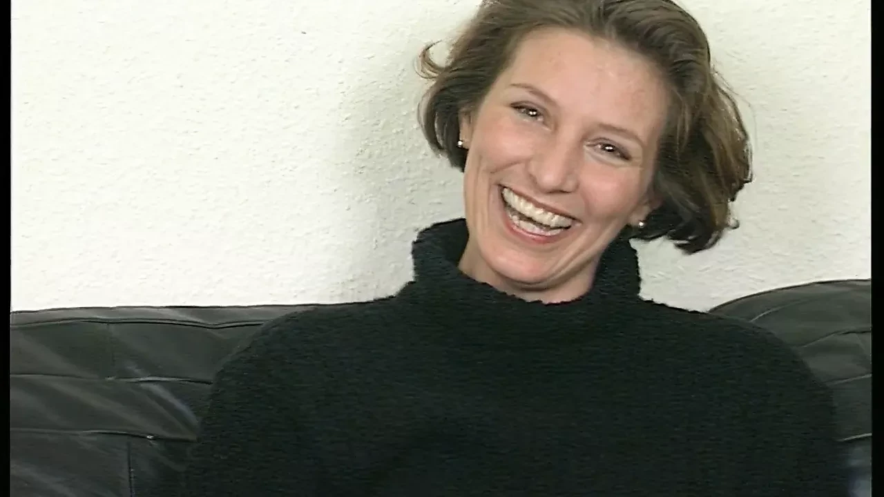 Auf der Pornocouch erst mal richtig gefickt