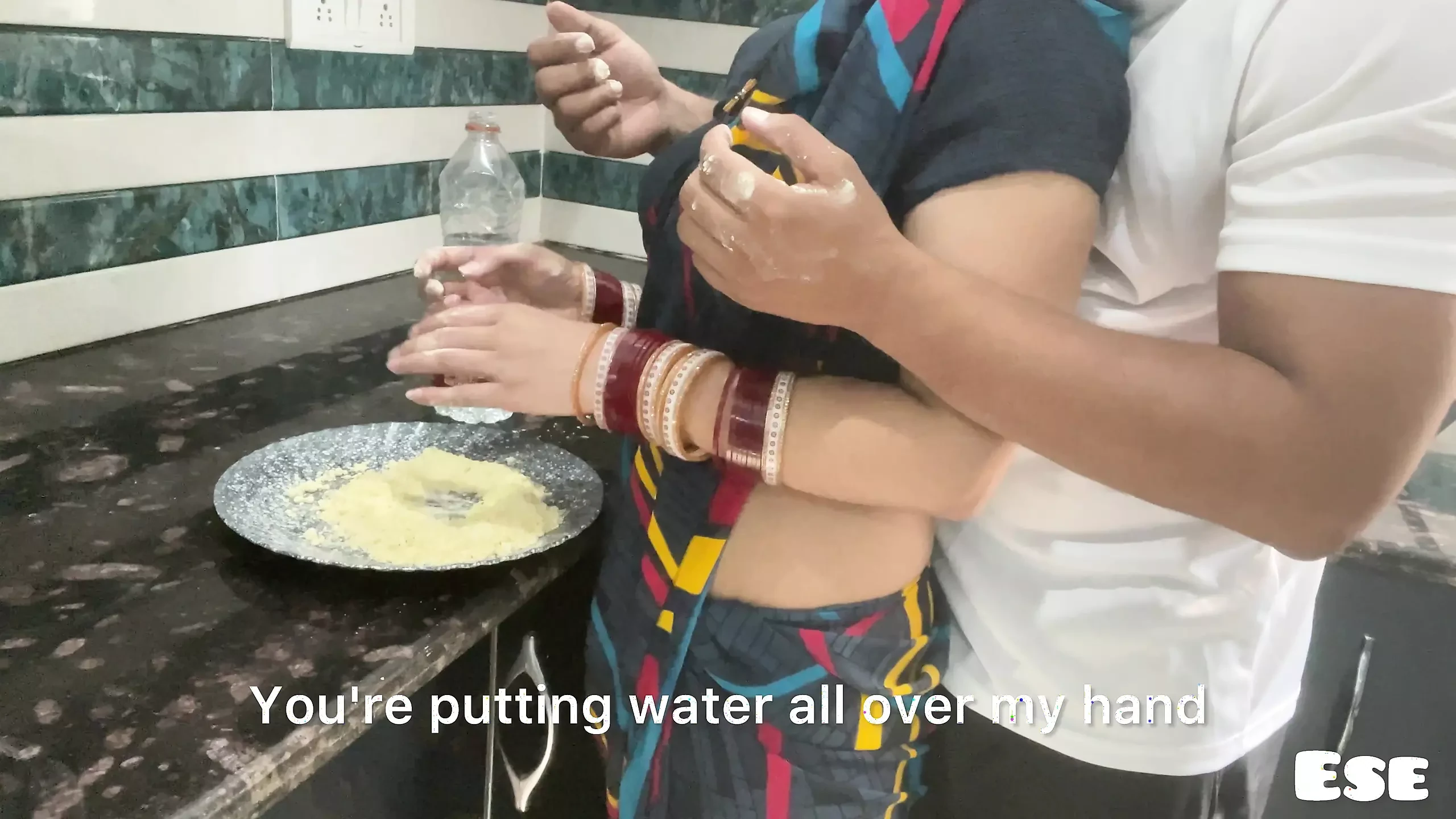 Devar Ne Bhabhi Ki Choli Mein Lagaya Aata aur Kari Jabardast Chut Chudai