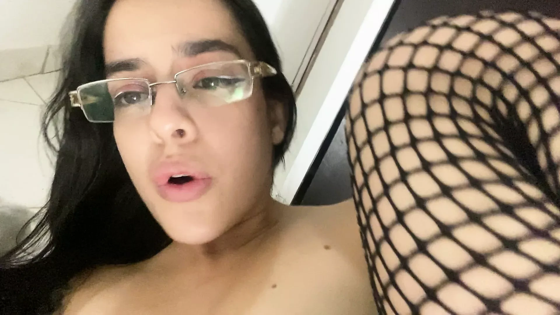 Arab takes off hijab and fucks her open anus with big cocks