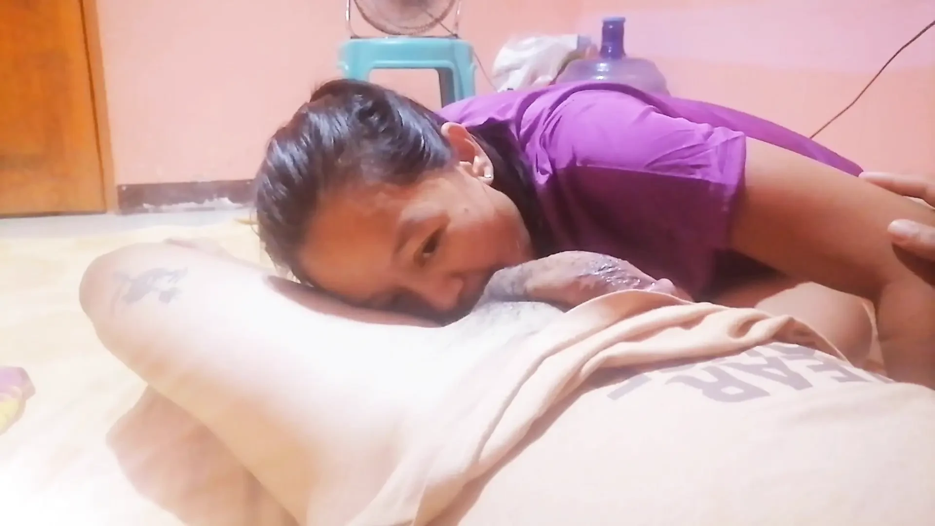 Bored wife meet random guy to fuck at home