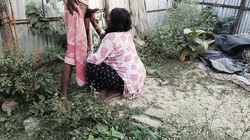 Desi hot bhabhi ki outdoor chudai
