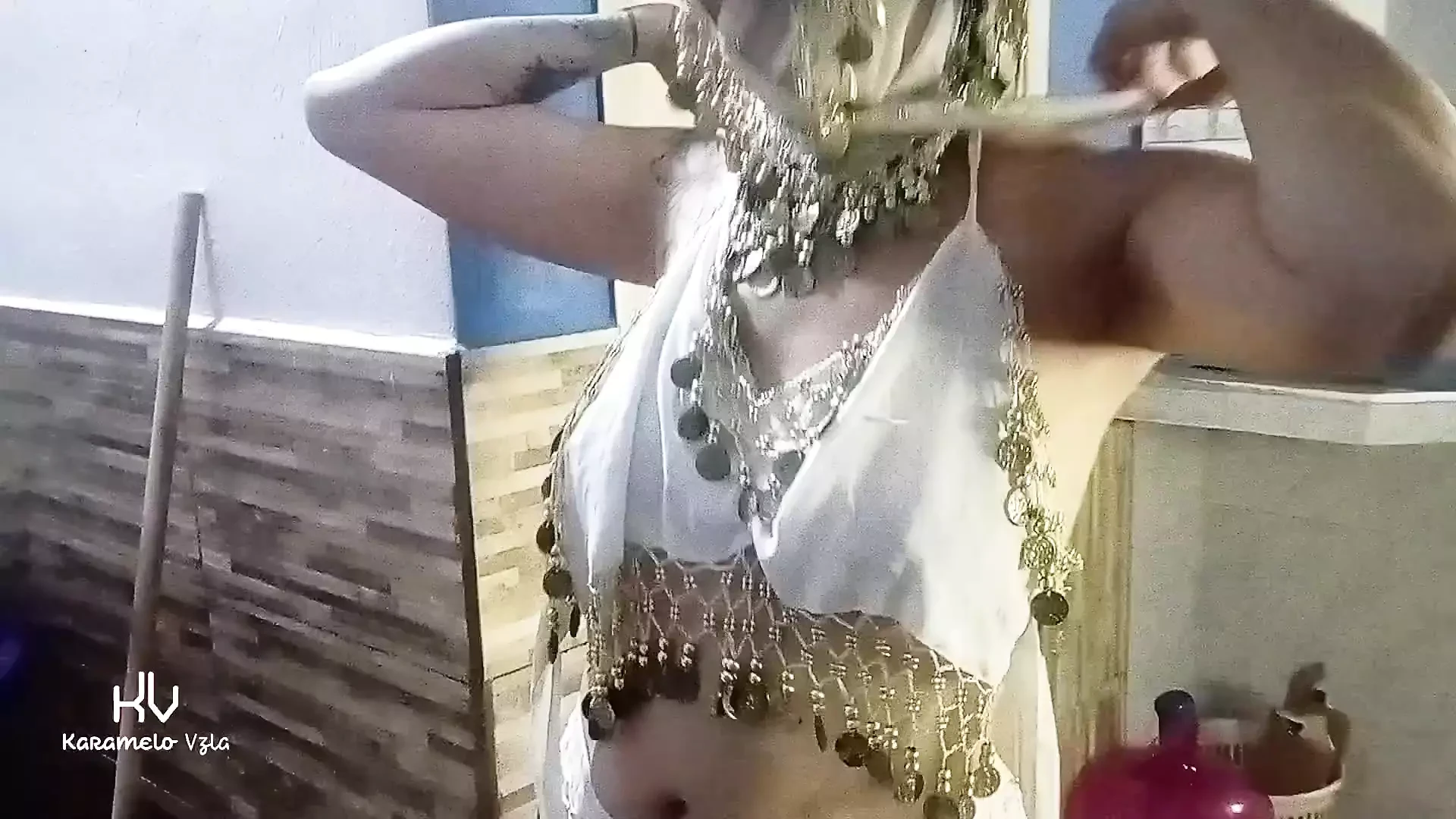 Arab cleaning girl doesn’t speak my language and gets excited when I show her my big hard cock