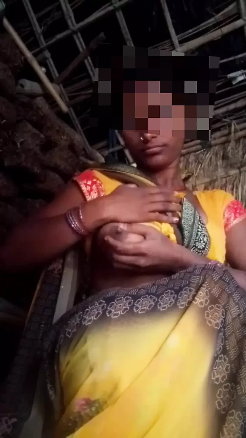 Aunty’s cool chut me finger put and left the water