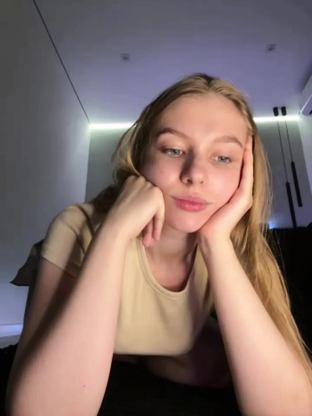 Fingering pussy with nude girl