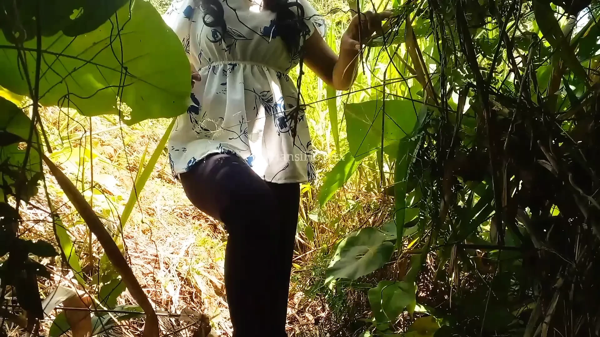 Sri Lankan Very Hot Outdoor Sex – New Couple