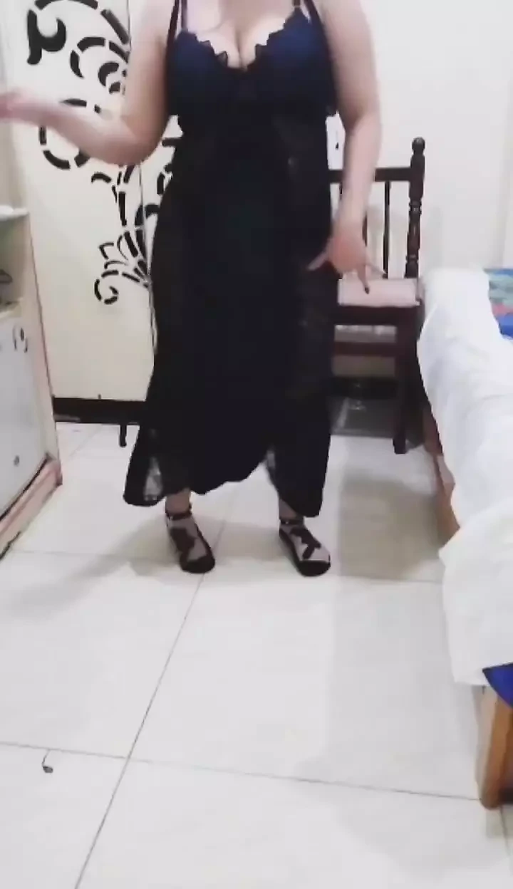 My wife dances, shakes and arouses us so that I can fuck her with the heat of intercourse