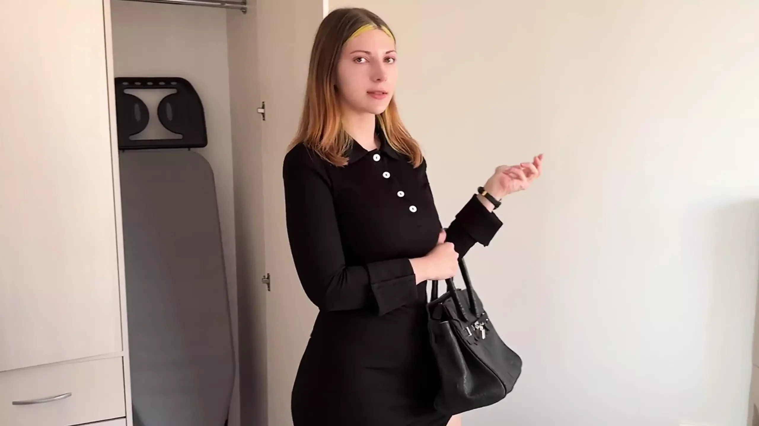 – Your job is to fuck me properly.  A sex-starved businesswoman wants me to fuck her